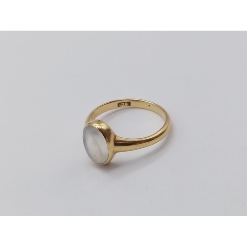 11 - 18CT YELLOW GOLD MOONSTONE RING 3.1G, SIZE M1/2