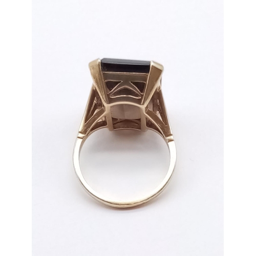 349 - 9CT YELLOW GOLD SMOKEY QUARTZ RING, WEIGHT 6.9G AND SIZE L1/2