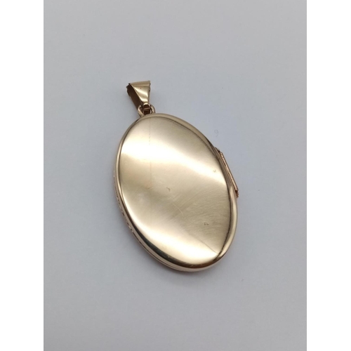 376 - 9CT GOLD OVAL PATTERNED LOCKET, WEIGHT 4.5G