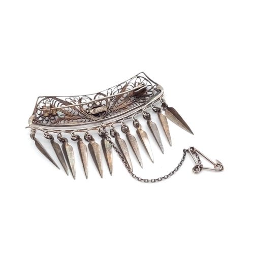 525 - Vintage silver filigree brooch, weight 6g and 5.5cm wide