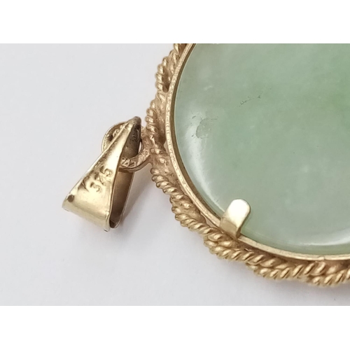 613 - Jade pendant set in 9ct yellow gold, weight 4g