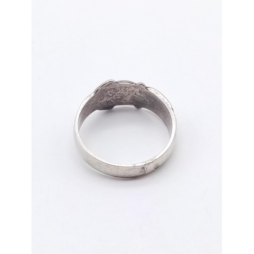 776 - Silver buckle ring, weight 3g and size O