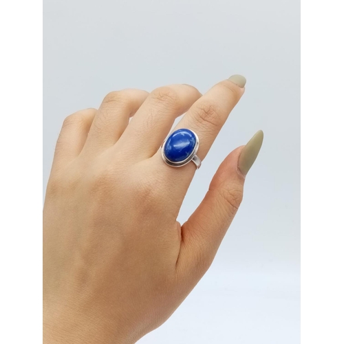 777 - Lapis lazuli silver ring, weight 5.2g and size N