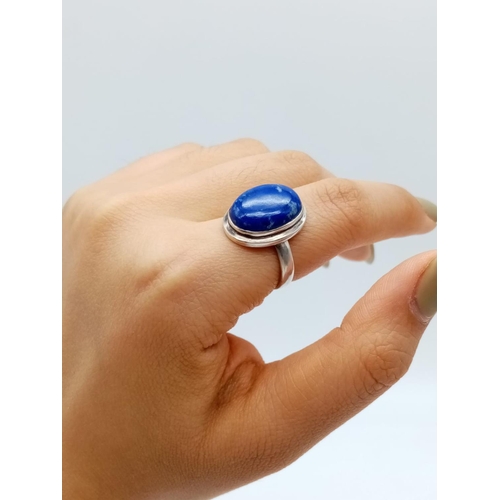 777 - Lapis lazuli silver ring, weight 5.2g and size N