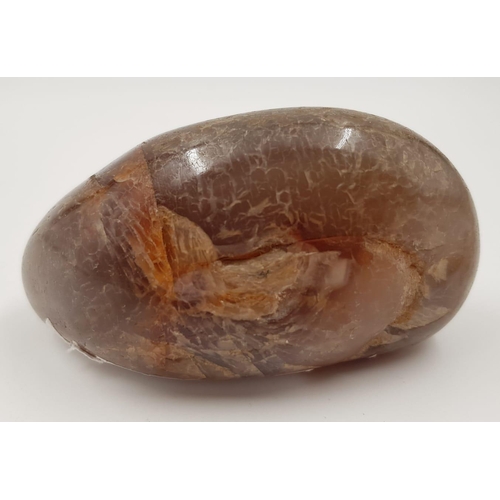 914 - A Large Agate Stone - 297g. 9cm