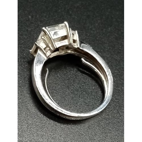 908 - An Avon Fashion Ring with size adjuster. N-P