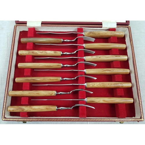 499 - GEE & HOLMES LTD SHEFFIELD STEEL VINTAGE STEAK KNIFE AND FORK SET OF 6 IN ORIGINAL BOX