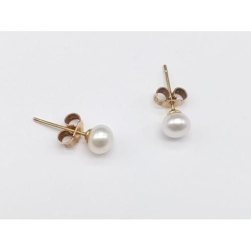 607 - 9ct gold pearl earrings