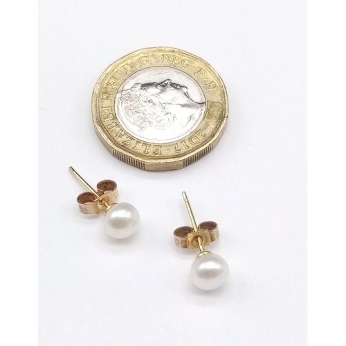 607 - 9ct gold pearl earrings