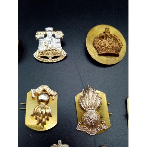 723 - 12x military cap badges