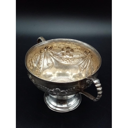 817 - Vintage Decorative Silver Cup with 1935 Hallmark. 129g. 10cm diameter. 8cm tall.