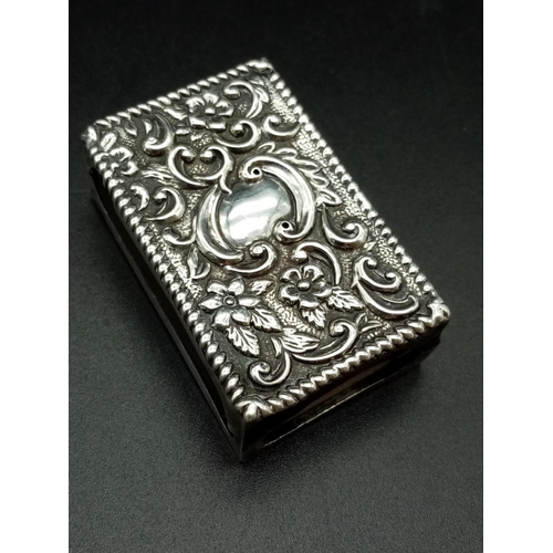 955 - Antique Decorative Silver Matchbox Holder. Hallmarked for 1900. 9g weight.