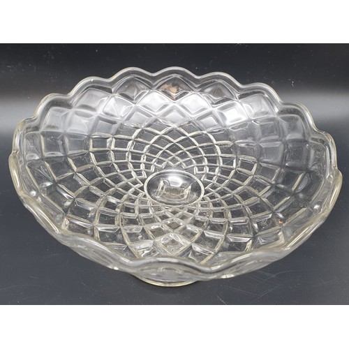 460 - A Beautiful Crystal Glass Fruit bowl (22cm dia) and two decorative Glass Bowls. (24 and 19cm).