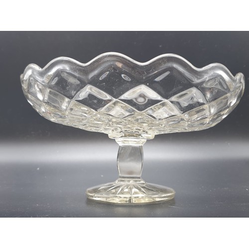 460 - A Beautiful Crystal Glass Fruit bowl (22cm dia) and two decorative Glass Bowls. (24 and 19cm).