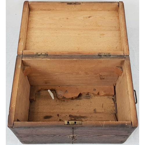 211 - A FIRST WORLD WAR WOODEN AMMUNITION BOX CONVERTED TO A TOOL BOX (LOCK NEEDS ATTENTION)
A/F