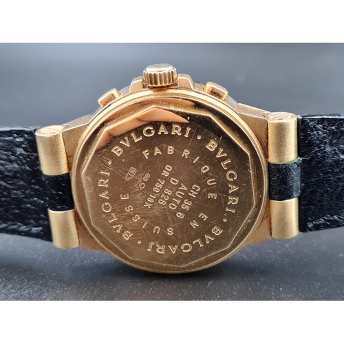 326 - A BULGARI AUTOMATIC GENTS WATCH IN 18CT GOLD
CHRONOMETER STYLE WITH STUNNING WHITE FACE.
38MM.