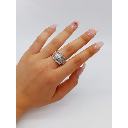 711 - 14ct Diamond ring. Size M. 8.9g in weight.