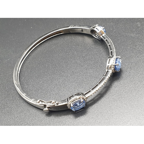 153 - 925 Silver bangle set with 3 Oval cut Kyanites & 92 Rose cut diamonds of approx 3cts
W.G.I (World Ge... 