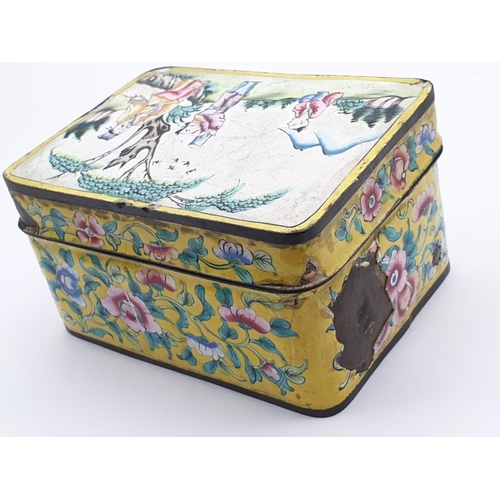 212 - AN 18TH CENTURY CHINESE ENAMELLED TIN TRINKET BOX . WITH AGE RELATED WEAR AND SOME ENAMELLING MISSIN... 