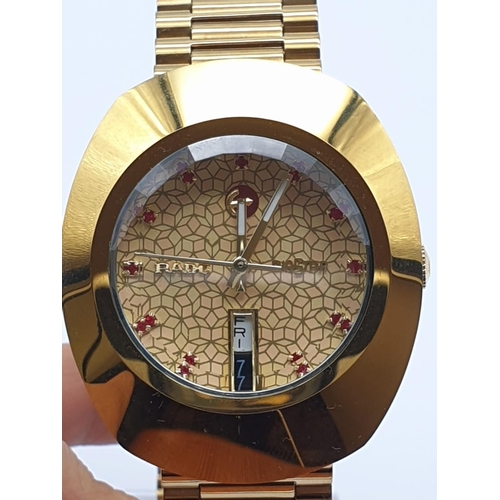 386 - A gents RADO DIASTAR, automatic, gold plated, watch in its original Rado presentation box. In very g... 