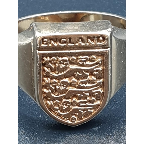 418 - 9K Yellow Gold England Football Team Cap Ring.
7.42g Size U