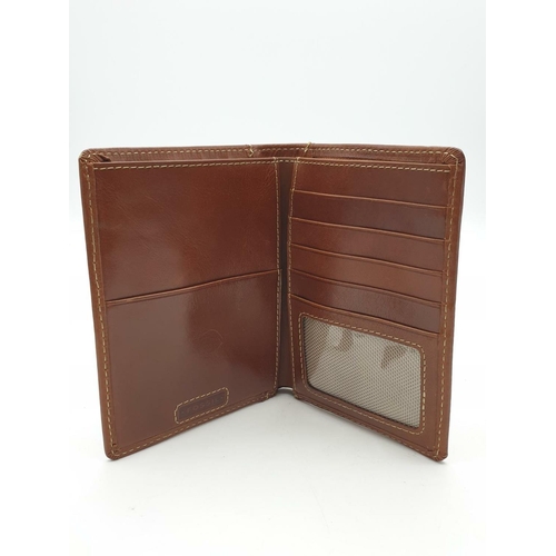 424 - A Leather Passport Holder and Wallet made by Fossil.
Unused, as new.