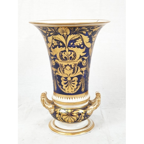 830 - Royal Derby (Crown): In Spain Vase. Spanish 1830.
Beautifully Decorated but damaged firing cracks.
2... 