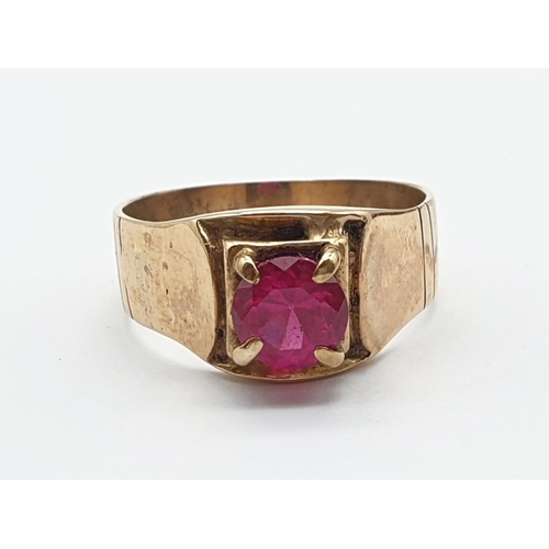 845 - 9K Yellow Gold Pink Ruby Ring. 5.18g total weight.
Size V.