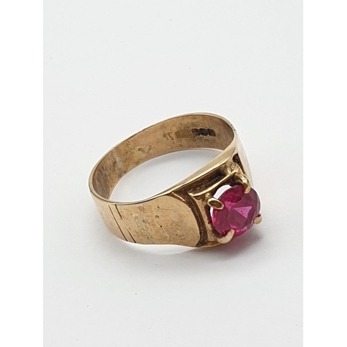 845 - 9K Yellow Gold Pink Ruby Ring. 5.18g total weight.
Size V.