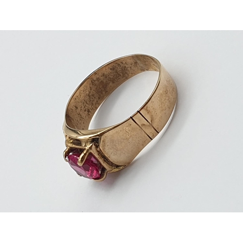 845 - 9K Yellow Gold Pink Ruby Ring. 5.18g total weight.
Size V.