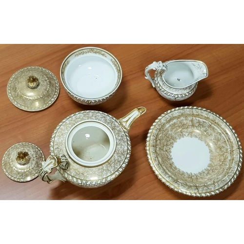 200 - A Very Early Chamberlain Worcester Tea Set with Bonbon Dish. Gilded Decoration, in Good Condition.