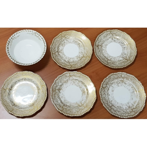 201 - A Very Early Chamberlain Worcester Set of Five Plates and Separate Bowl. Gilded Decoration, in Good ... 