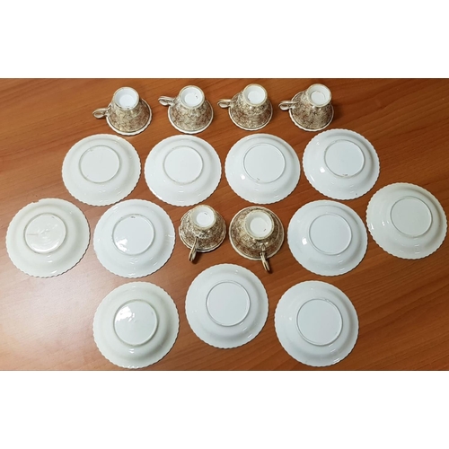 208 - A Mixture of Early Chamberlain Worcester Porcelain. Eleven Saucers (one chipped), Five Tea Cups (one... 