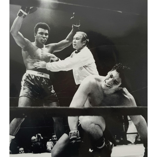 221 - A 25 X 28cms BLACK AND WHITE PHOTO OF MUHAMMAD ALI V OSCAR BONAVENA