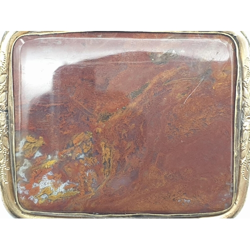 762 - Large Victorian agate brooch set in gilt silver, weight 17.2g and 55x45mm approx