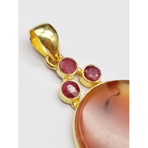 802 - Large agate and ruby pendant set in yellow metal, weight 28g and 10cm drop approx