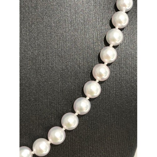 548 - Akoya pearl necklace with 14k gold clasp; each pearl around 4-5mm