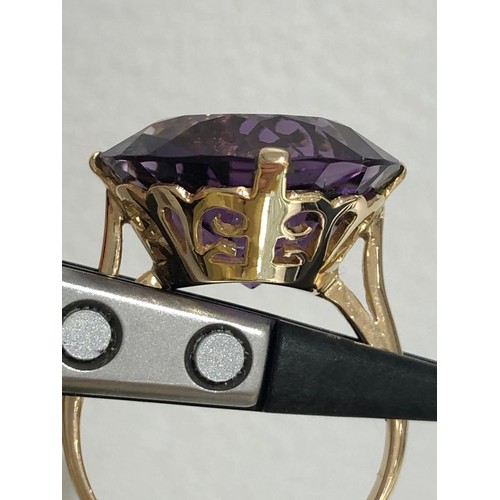 576 - 18k yellow gold ring with amethyst around 19mm in diameter; 8.1g ; size R