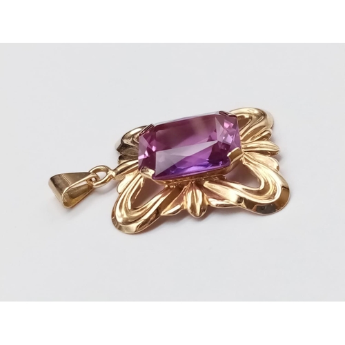 173 - Alexandrite pendant set in 14k yellow gold, weight 2.6g and 3cm drop approx