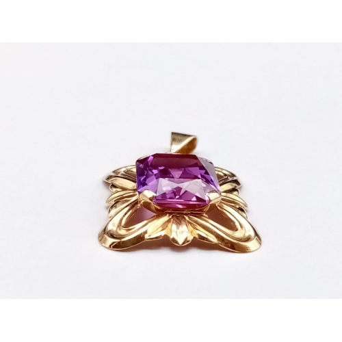 173 - Alexandrite pendant set in 14k yellow gold, weight 2.6g and 3cm drop approx