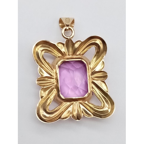 173 - Alexandrite pendant set in 14k yellow gold, weight 2.6g and 3cm drop approx