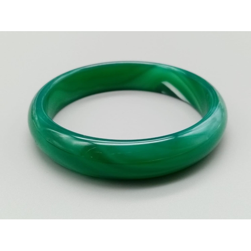 801 - Green jade bangle weight 59g and 7.5cm inner diameter