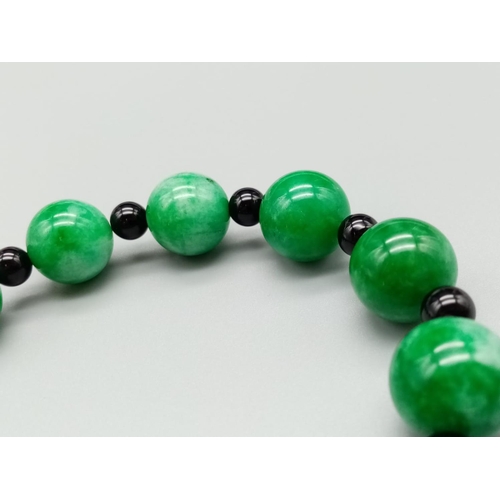 821 - Jade and black onyx stretch band bracelet