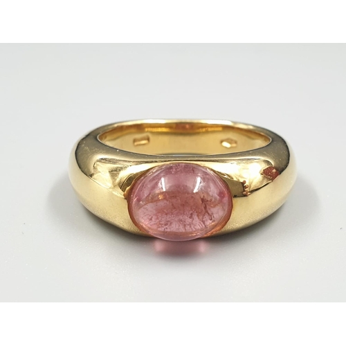 86 - AN 18K YELLOW GOLD RING DESIGNED BY ENRICA CISIAGHI WITH MORGANITE CENTRE STONE , WEIGHT 10.7G AND S... 