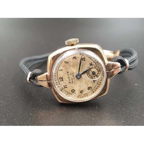 88 - A VINTAGE LADIES 9K GOLD ROLEX WRIST WATCH , WORKS PERFECTLY BUT NEEDS A FACE CLEAN.
20mm