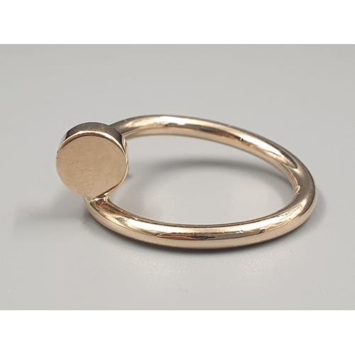 516 - 9K YELLOW GOLD CARTIER STYLE RING WEIGHT 3G SIZE K