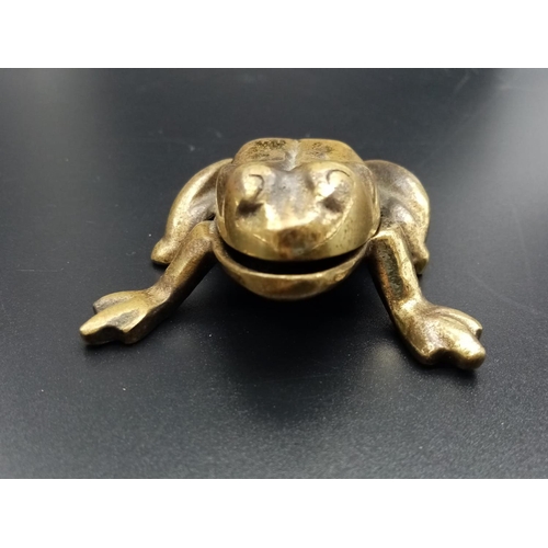 767 - Victorian brass frog that can open up , 9x7cm approx