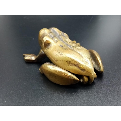 767 - Victorian brass frog that can open up , 9x7cm approx