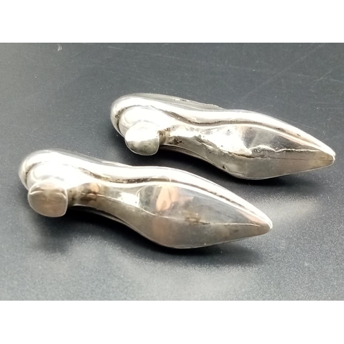 226 - Victorian silver set of a swan and a pair of shoes cushion pins , total weight 93.7g