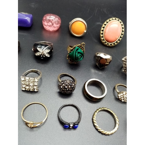 781 - Mixed lot of 16x fashion rings